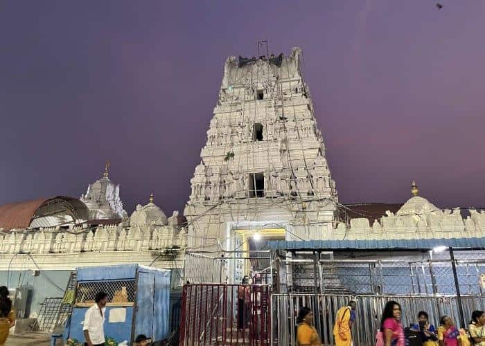 Vemulawada Dargah History: వేములవాడ ఆలయంలో 800 ఏళ్ల చరిత్ర ఉన్న దర్గా తరలింపుపై వివాదమేంటీ? కోర్టు ఏం చెప్పింది