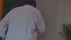 Udayanraje Bhosale Emotional :  फुलं वाहिली; नमस्कार केला; काही क्षण निःशब्द उभे राहिले, पाठमोरं होऊन डोळे पुसले, वडिलांच्या स्मृतींना नमन करताना उदयनराजेंना अश्रू अनावर