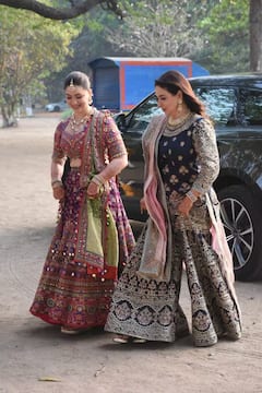 सचिन तेंडुलकरच्या लेकाला लागली हळद, मात्र समारंभात रंगली लेकीची चर्चा; काय त्या अदा अन् तो अंदाज PHOTOs