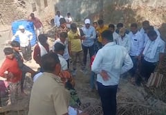 Beed News: बीडमध्ये चांदीच्या नाण्यांचा खजिना?; घराच्या खोदकामावेळी काय घडलं?, पाहा PHOTO