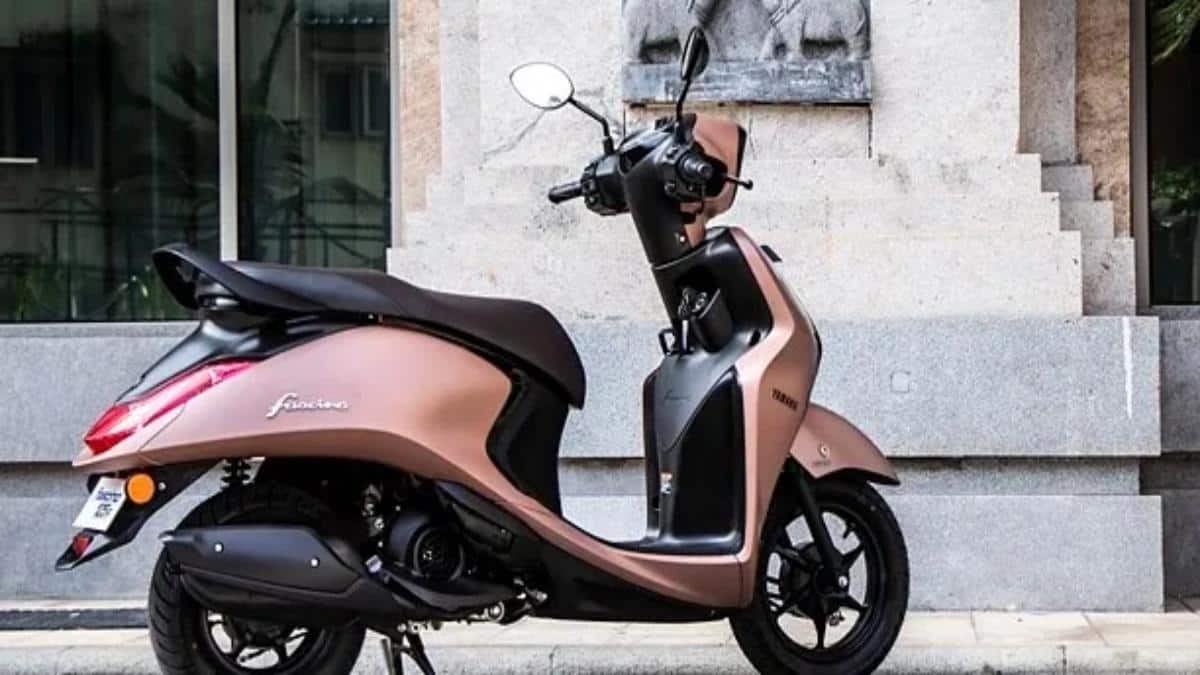 இந்த பட்ஜெட்டில் இவ்ளோ மைலேஜா? அசத்தல் Yamaha Fascino 125 விலை எவ்ளோ?