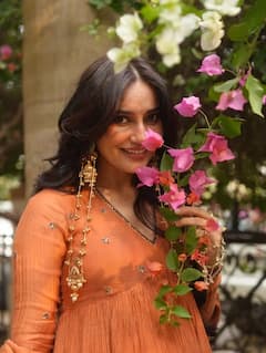 પ્રેગ્નન્સી ગ્લૉઃ સુરભિ જ્યોતિએ સૂટમાં ફ્લૉન્ટ કર્યો બેબી બમ્પ, જબરદસ્ત આપ્યા પૉઝ