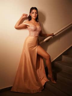 Ruhi singh: એક્ટ્રેસ રુહી સિંહે બોડીકોનમાં બતાવ્યું હોટ ફિગર, જુઓ ગ્લેમરસ અંદાજ