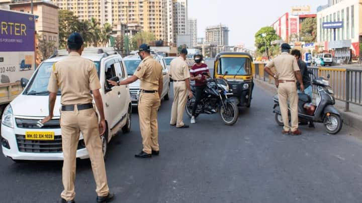 ऑनलाइन पेमेंट करना भी काफी आसान है. चालान की जानकारी सामने आने के बाद Pay Now ऑप्शन पर क्लिक करना होता है. इसके बाद कई डिजिटल पेमेंट ऑप्शन उपलब्ध होते हैं. डेबिट कार्ड, क्रेडिट कार्ड, नेट बैंकिंग या यूपीआई के जरिए पेमेंट किया जा सकता है.