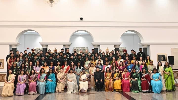 आमतौर पर कैडर तय करते समय तीन मुख्य बातों को ध्यान में रखा जाता है. जिसमें पहली उम्मीदवार की यूपीएससी रैंक, दूसरी उम्मीदवार की ओर से दी गई राज्यों की पसंद और तीसरी अलग-अलग राज्यों में उपलब्ध वैकेंसी होती है. इन सभी के आधार पर केंद्र सरकार अधिकारी को किसी राज्य या संयुक्त कैडर में नियुक्त करती है.