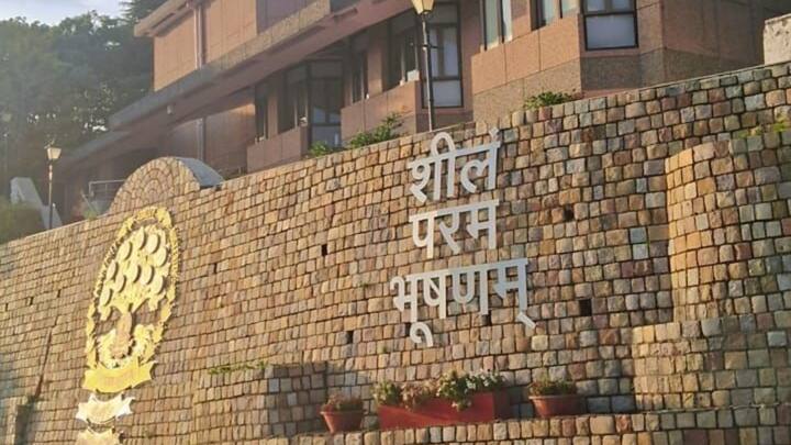 वहीं कैडर एलोकेशन में साइकिल सिस्टम भी लागू किया जाता है. इसमें उम्मीदवारों को 25-25 के समूह में बांटा जाता है. जैसे 1-25, 26-50 और इस तरह आगे. हर साइकिल में एक-एक उम्मीदवार को अलग-अलग कैडर में नियुक्त किया जाता है, ताकि किसी एक राज्य में ज्यादा टॉप रैंक वाले उम्मीदवार न पहुंच जाए और पूरे देश में अधिकारियों का संतुलित वितरण हो सके.