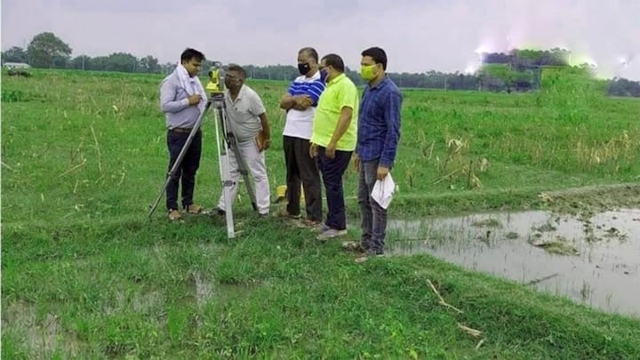 प्लॉट खरीदने से पहले दस्तावेजों की सही जांच करना बहुत जरूरी कदम माना जाता है. थोड़ी सी लापरवाही भविष्य में बड़ी परेशानी का कारण बन सकती है. इसलिए किसी भी जमीन में निवेश करने से पहले उसके कागज, सरकारी रिकॉर्ड और कानूनी स्थिति को अच्छी तरह समझ लेना समझदारी भरा फैसला होता है.