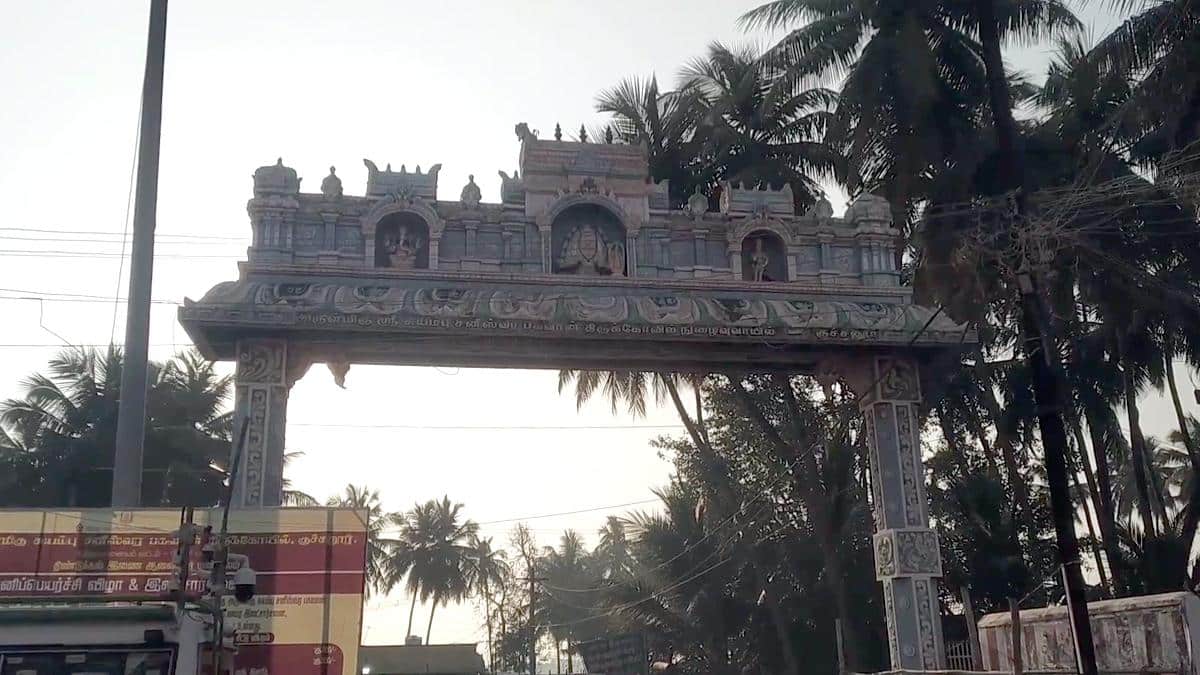 குச்சனூர் சனிப்பெயர்ச்சி: சனி தோஷம் நீங்க வேண்டுமா? சுயம்பு சனீஸ்வரர் கோவிலில் குவிந்த பக்தர்கள்!
