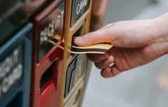 ATM ਮਸ਼ੀਨ 'ਚ ਫਸ ਜਾਵੇ Debit Card ਤਾਂ ਕਰੋ ਆਹ ਕੰਮ, ਜਾਣ ਲਓ ਪੂਰਾ ਪ੍ਰੋਸੈਸ