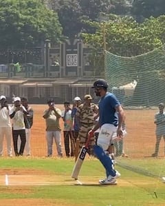 टीम इंडिया अहमदाबादमध्ये, इकडे मुंबईच्या शिवाजी पार्कवर रोहितची फटकेबाजी, चाहत्यांची गर्दी