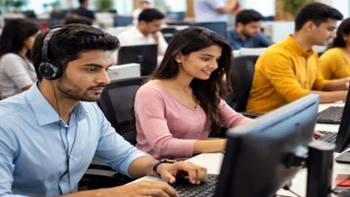 AI-யின் ஆதிக்கம்: Oracle-ன் அதிரடி நடவடிக்கை! 30,000 ஊழியர்கள் பணிநீக்கம்? அதிர்ச்சியில் Tech உலகம்!