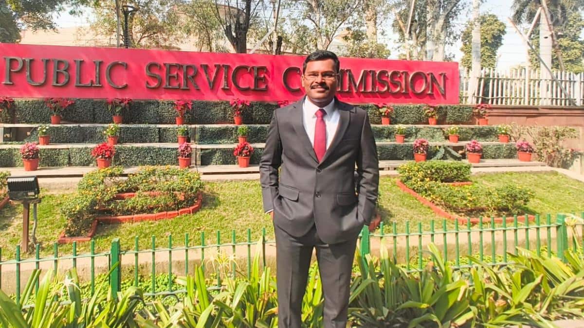நெசவாளர் டூ யுபிஎஸ்சி: சாதனை படைத்த காஞ்சிபுரத்தின் பெருமை கிருபாகரன்! விடாமுயற்சியின் வெற்றி!