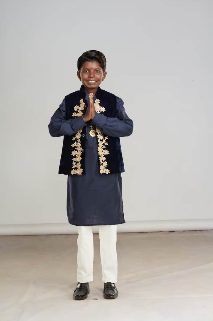 बिग बॉस मराठीच्या घरात अनेक जोड्यांची चर्चा झाली. आयुष - संजीव, रुचिता - विशाल यासह राखी - विशाल यांच्यातील काही रोमँटिक कनेक्शन  प्रेक्षकांना आवडले होते. सध्या राखी आणि राकेशमध्ये जुळतं की नाही? हे पाहणं उत्सुकतेतचं ठरेल.