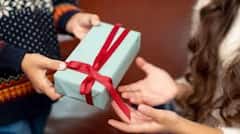 Vastu Gifts : ਮਹਿਲਾ ਦਿਵਸ 'ਤੇ ਮਹਿਲਾਵਾਂ ਨੂੰ ਦਿਓ ਵਾਸਤੂ ਅਨੁਸਾਰ ਤੋਹਫ਼ਾ , ਪੋਜ਼ੀਟੀਵਿਟੀ ਨਾਲ ਭਰ ਜਾਵੇਗੀ ਜ਼ਿੰਦਗੀ