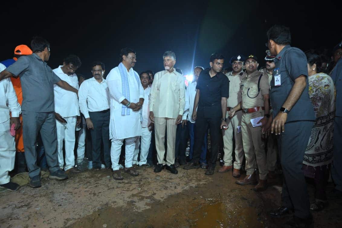 Kakinada Fireworks Explosion: వేట్లపాలెం బాణసంచా పేలుడు.. ముడిసరకు అమ్మిన వ్యాపారిపై కేసు నమోదు