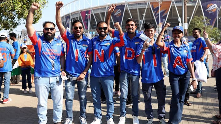 अभिषेक आणि संजू सॅमसनच्या धुव्वादार फलंदाजीने भारताला अवघ्या 7 व्या षटकात शतक झळकावता आले. त्यात, अभिषेक शर्माने 18 चेंडू 51 धावांची खेळी केली.