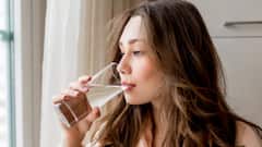 Urine Colour Signs: ডিহাইড্রেশন, না ওভারহাইড্রেশন? অন্য কোনও সমস্যা নয় তো? প্রস্রাবের রংই জানান দেয়