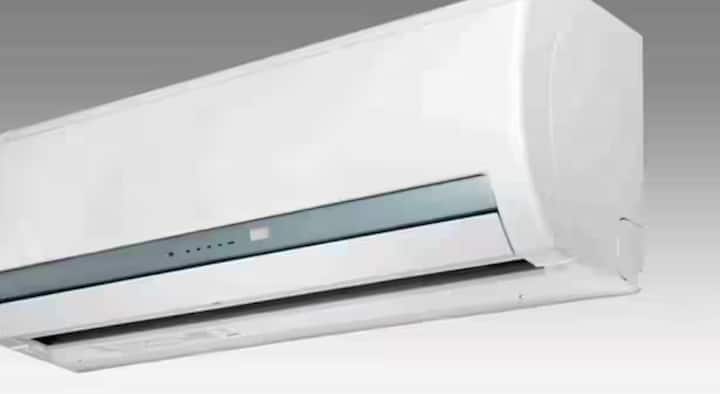 ਕਈ ਵੱਡੇ ਘਰੇਲੂ ਅਤੇ ਵਿਦੇਸ਼ੀ ਬ੍ਰਾਂਡ ਆਪਣੇ ਏਸੀ ਦੀਆਂ ਕੀਮਤਾਂ ਵਧਾਉਣ ਦੀ ਯੋਜਨਾ ਬਣਾ ਰਹੇ ਹਨ। ਇਨ੍ਹਾਂ ਵਿੱਚ Voltas, LG Electronics, Daikin ਅਤੇ Blue Star Limited ਵਰਗੇ ਵੱਡੇ ਨਾਮ ਸ਼ਾਮਲ ਹਨ। ਜਾਣਕਾਰੀ ਮੁਤਾਬਕ, ਆਉਣ ਵਾਲੇ ਮਹੀਨਿਆਂ ਵਿੱਚ ਏਅਰ ਕੰਡੀਸ਼ਨਰ ਦੀਆਂ ਕੀਮਤਾਂ ਵਿੱਚ ਲਗਭਗ 5% ਤੋਂ 15% ਤੱਕ ਵਾਧਾ ਹੋ ਸਕਦਾ ਹੈ। ਕੰਪਨੀਆਂ ਦਾ ਕਹਿਣਾ ਹੈ ਕਿ ਉਹ ਵਧਦੀਆਂ ਕੀਮਤਾਂ ਕਾਰਨ ਇਹ ਕਦਮ ਚੁੱਕ ਰਹੀਆਂ ਹਨ।