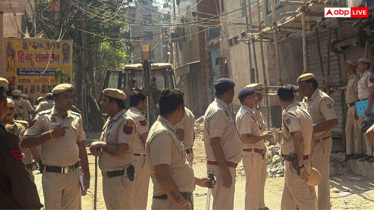 Delhi News: उत्तम नगर हत्याकांड में बड़ा एक्शन! पुलिस ने 3 महिलाओं को हिरासत में लिया, पूछताछ शुरू
