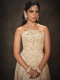 Isha Ambani Photos: 800 करोड़ की मालकिन ईशा अंबानी का रॉयल अंदाज, ऑफ-शोल्डर कॉर्सेट ड्रेस में दिखीं बेहद खूबसूरत
