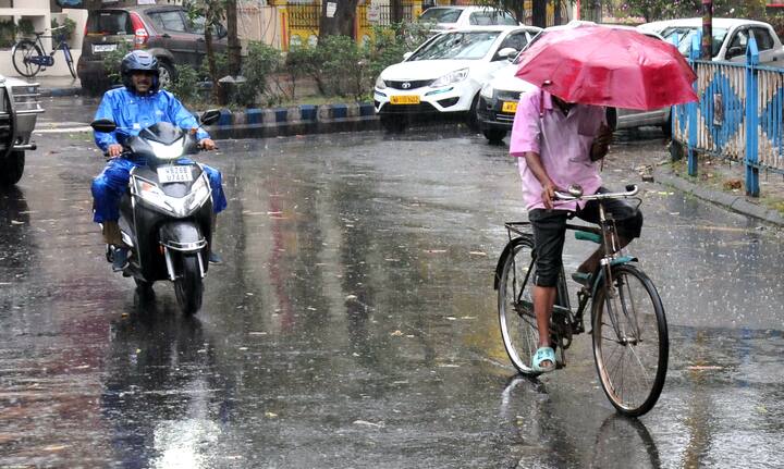 আগামী কয়েকদিন তাপমাত্রার পরিবর্তন হবে না তিন দিন তিন দিনের পর তাপমাত্রা আরো দু-তিন দিন এখন থেকে যা আছে তার থেকে দু তিন ডিগ্রী বাড়তে পারে।