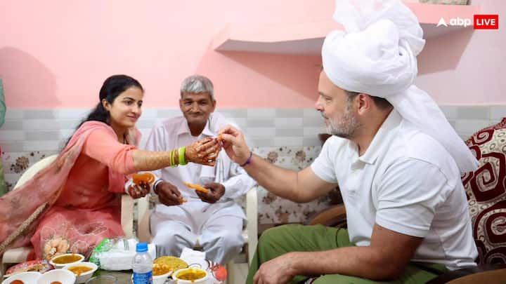 लोकसभा में विपक्ष के नेता राहुल गांधी सुबह गांव पहुंचे. पार्टी के अन्य नेताओं ने उनका स्वागत किया.
