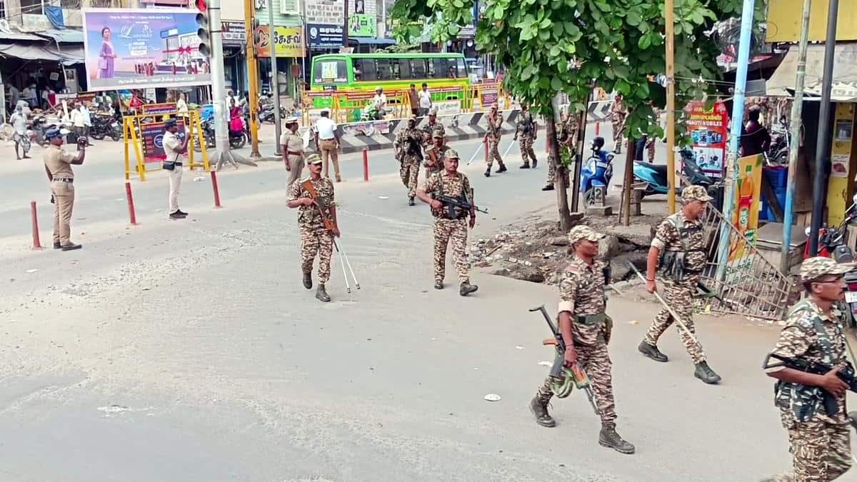 தேனி: 2026 சட்டமன்றத் தேர்தல் பாதுகாப்பு தீவிரம்! பதற்றமான வாக்குச்சாவடிகளில் ராணுவப் படை குவிப்பு!