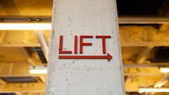 बिना बिजली के चलती थी दुनिया की पहली लिफ्ट, जानिए इसे बनाने में कितने रुपये हुए थे खर्च?