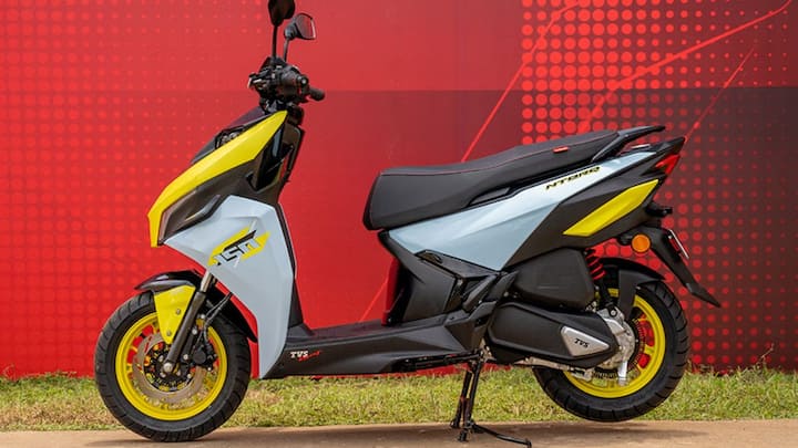 TVS Ntorq 150 में 149.7cc का सिंगल-सिलेंडर एयर-कूल्ड इंजन मिलता है, जो 12.7 bhp की पावर और 14.2 Nm का टॉर्क देता है. कंपनी का कहना है कि यह स्कूटर 0 से 60 kmph की रफ्तार सिर्फ 6.3 सेकंड में पकड़ सकता है और इसकी टॉप स्पीड 104 kmph है
