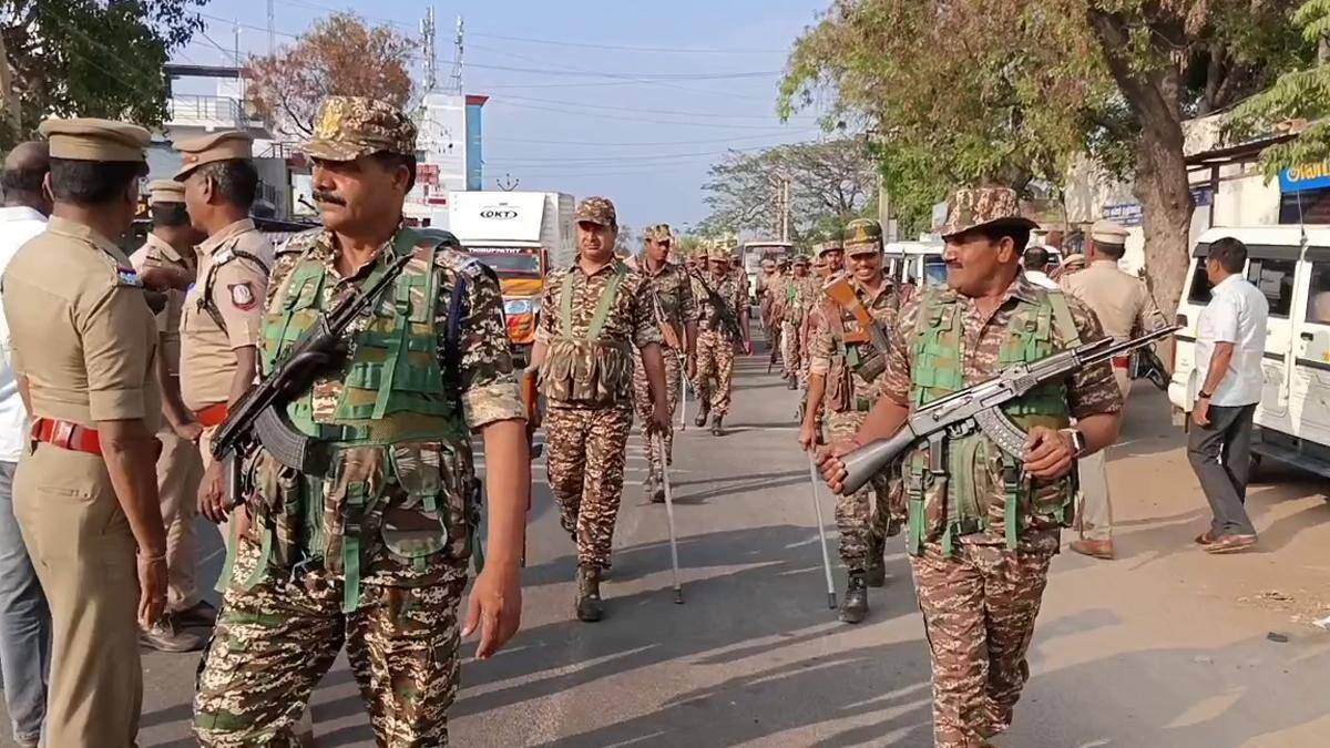 தேனி: 2026 சட்டமன்றத் தேர்தல் பாதுகாப்பு தீவிரம்! பதற்றமான வாக்குச்சாவடிகளில் ராணுவப் படை குவிப்பு!