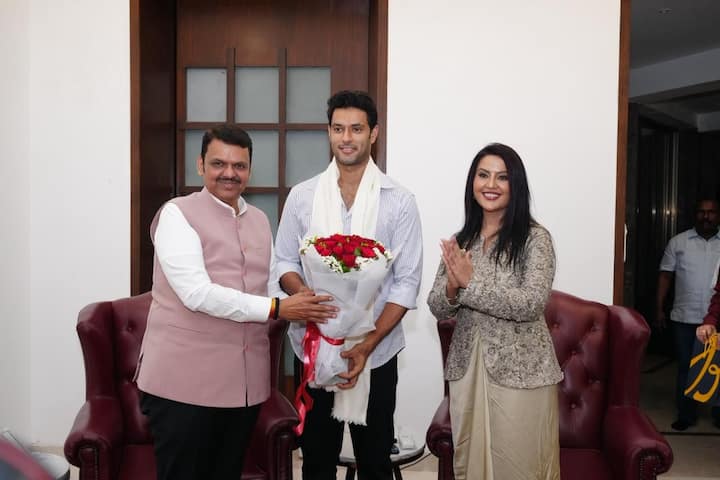 Suryakumar Yadav And Shivam Dubey Meet Devendra Fadnavis: आयसीसी टी-20 विश्वचषक 2026 च्या स्पर्धेतील फायनलमध्ये भारताने न्यूझीलंडचा पराभव करत जेतेपद पटकावलं.