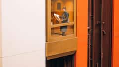 बिना बिजली के चलती थी दुनिया की पहली लिफ्ट, जानिए इसे बनाने में कितने रुपये हुए थे खर्च?