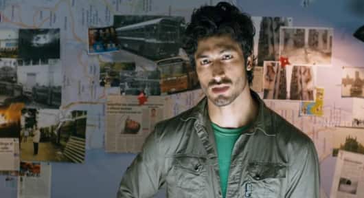 Vidyut Jammwal played the role of the leader of a terrorist gang in the Tamil film 'Thuppakki'. His character was shown to be calm but very clever. In the film, he comes face to face with South Star Vijay, which was liked a lot by the audience.
