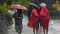 Weather Update: ঝমঝমিয়ে বৃষ্টি শুরু জেলায়, দুর্যোগের আশঙ্কা কি রাতভোর ? কাল কেমন থাকবে আবহাওয়া ?