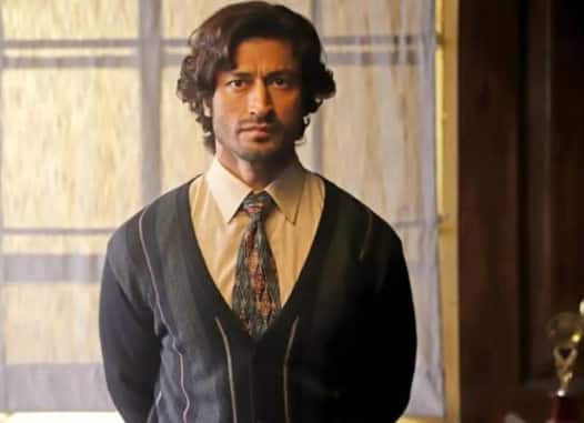 'आईबी 71' स्पाई थ्रिलर फिल्म में विद्युत जामवाल इंटेलिजेंस ब्यूरो के एक ऑफिरसर के रोल में नजर आए. फिल्म में उनका किरदार समझदारी और शांति से मिशन को पूरा करता है. इस रोल में उनका अलग और ज्यादा परिपक्व अंदाज देखने को मिला.