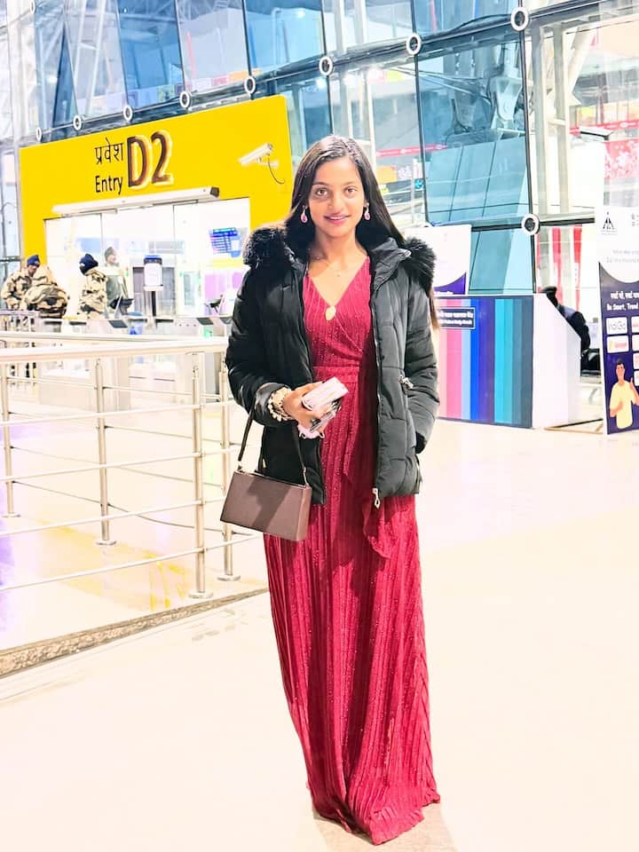 बता दें मोनालिसा को फिल्म ऑफर करने के बाद सनोज मिश्रा ने उन्हें पढ़ाना शुरू किया. जिससे उन्हें आने वाले दिनों में दिक्कतों का सामना ना करना पड़े.