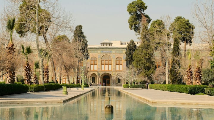 पारसियों का मानना था कि आग खुदा की ऊर्जा का भौतिक रूप है. उनके लिए फारस की जमीन सिर्फ एक देश नहीं, बल्कि एक पवित्र केंद्र थी, जहां की हवाओं में जरथुस्त्र की शिक्षाएं गूंजती थीं. इसी सांस्कृतिक विशिष्टता ने फारस को पूरी दुनिया में एक अलग पहचान दिलाई.