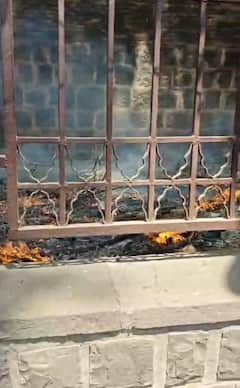 पुण्यातील ऐतिहासिक शनिवार वाडा परिसरात आग, अग्निशमन दलाची धाव; जाळ अन् धुराचे लोट