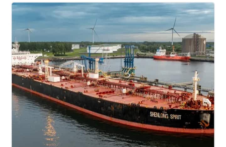 सौदी अरेबियातील जहाजाने 1 लाख 35 हजार 335 टन कच्चे तेल मुंबईत आले.