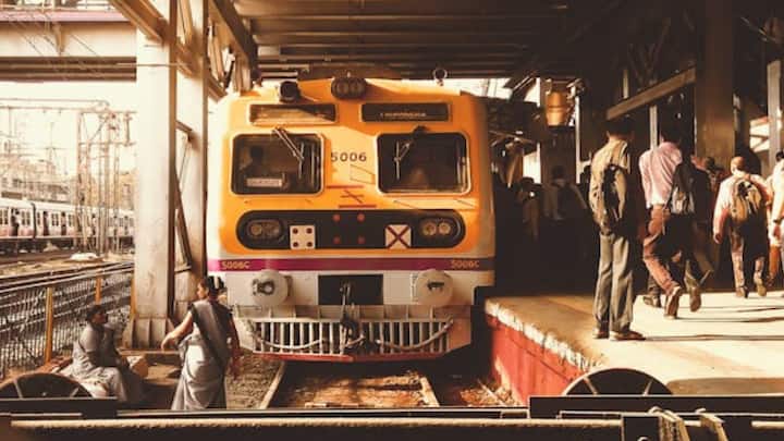 इस भर्ती के लिए उम्मीदवार का 10वीं पास होना जरूरी है और कम से कम 50% अंक होने चाहिए. इसके साथ ही संबंधित ट्रेड में ITI का सर्टिफिकेट होना भी जरूरी है. ITI का सर्टिफिकेट NCVT से मान्यता प्राप्त संस्थान से होना चाहिए.