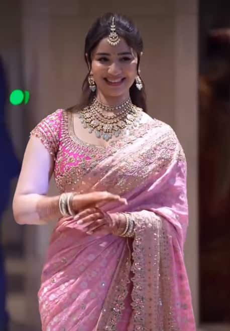 Sara Tendulkar Photos: Sara Tendulkar looked amazing in pink saree, stole all the limelight at brother's wedding