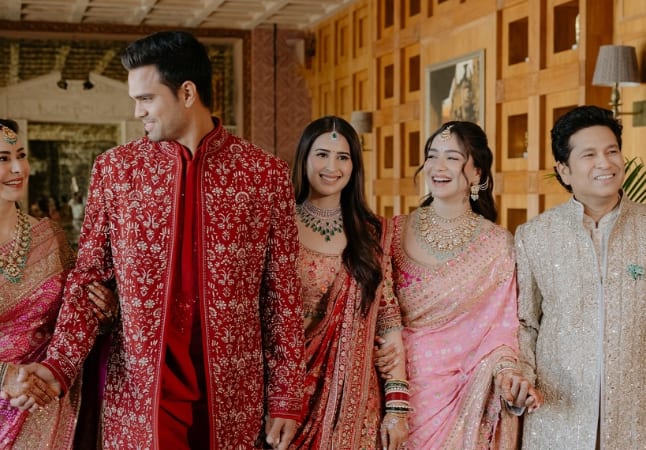 Sara Tendulkar Photos: पिंक साड़ी में गजब लगीं सारा तेंदुलकर, भाई की शादी में लूट ली सारी लाइमलाइट