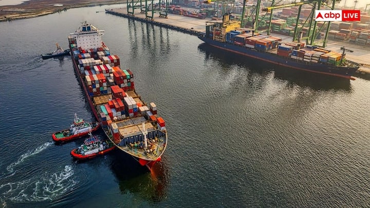 शिपिंग उद्योग में ईंधन के इस्तेमाल की गणना अक्सर लीटर के बजाय टन में की जाती है. ज्यादातर बड़े मालवाहक जहाज प्रति घंटे 4 से 12 टन ईंधन जलाते हैं. कुछ जहाज जिनमें काफी बड़े और शक्तिशाली इंजन लगे होते हैं प्रति घंटे 13 टन तक ईंधन खर्च कर सकते हैं.