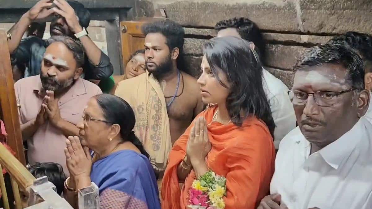 பழனி முருகன் கோயிலில் குவிந்த பிரபலங்கள்! நடிகை அமலா பால் தரிசனம்: பக்தர்கள் உற்சாகம்!