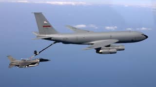 इकडं कुवेतनंतर इराकमध्ये हवेत इंधन भरणारं अमेरिकन हवाई दलाचं विमान कोसळलं; चार क्रू मेंबर्सचा मृत्यू, 2 बेपत्ता; तिकडं ट्रम्पकडून इराण सुप्रीम लीडरांविरोधात भलताच दावा