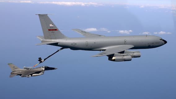 इकडं कुवेतनंतर इराकमध्ये हवेत इंधन भरणारं अमेरिकन हवाई दलाचं विमान कोसळलं; चार क्रू मेंबर्सचा मृत्यू, 2 बेपत्ता; तिकडं ट्रम्पकडून इराण सुप्रीम लीडरांविरोधात भलताच दावा