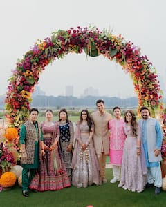 वहिणीबाईपेक्षा नणंदबाईंचाच तोरा; भावाच्या लग्नात सारा तेंडुलकरचा दिसला हटके अंदाज, Unseen PHOTOs