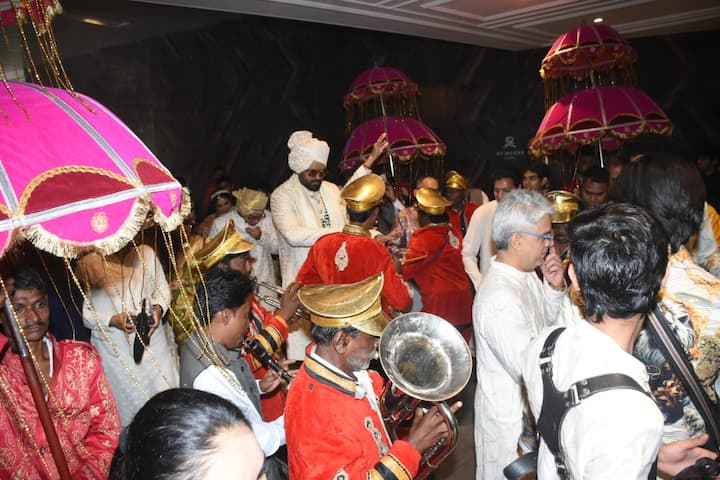 मशहूर फिल्ममेकर रवि भागचंदका ने आज 14 मार्च को सेलिब्रिटी स्टाइलिस्ट एका लखानी के साथ शादी रचाई है.