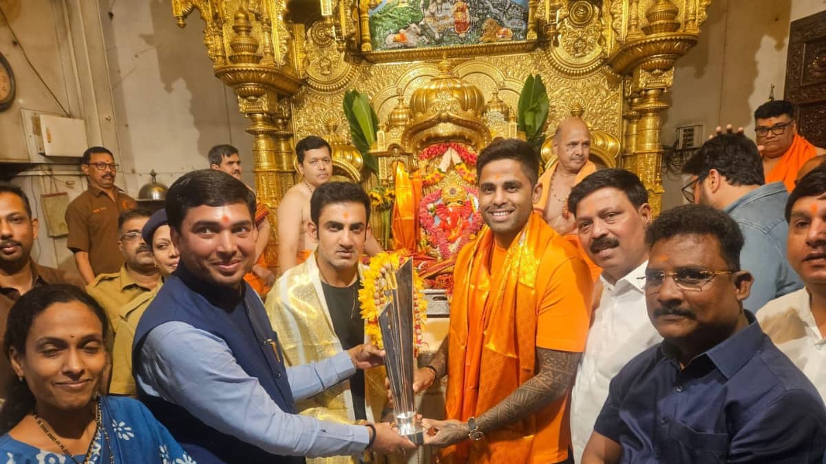 Suryakumar Yadav Brings New T20 World Cup Trophy To Temple