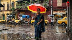 তুমুল বৃষ্টি, মেঘের গর্জন, এলোমেলো ঝোড়ো হাওয়া, কলকাতায় শনিবার বড়সড় দুর্যোগ?